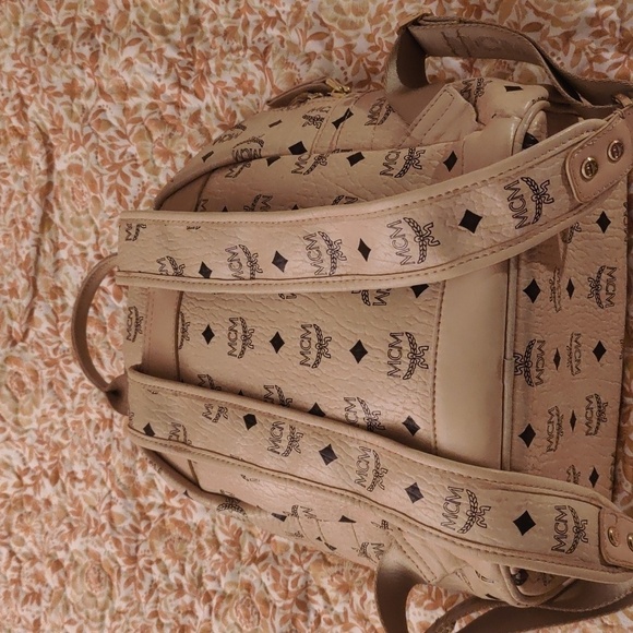 MCM AUTHENTIC MEDIUM SIZE BACKPACK - Picture 4 of 6